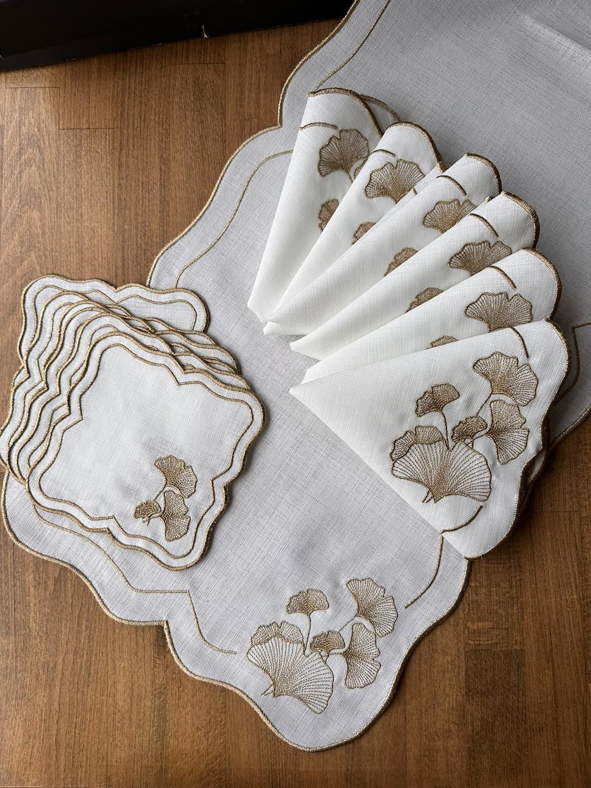 طقم مفارش & مناديل السفرة . 13 قطعة - SOUQ ALAWANI